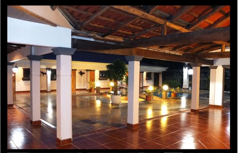 Panoramic valley patio