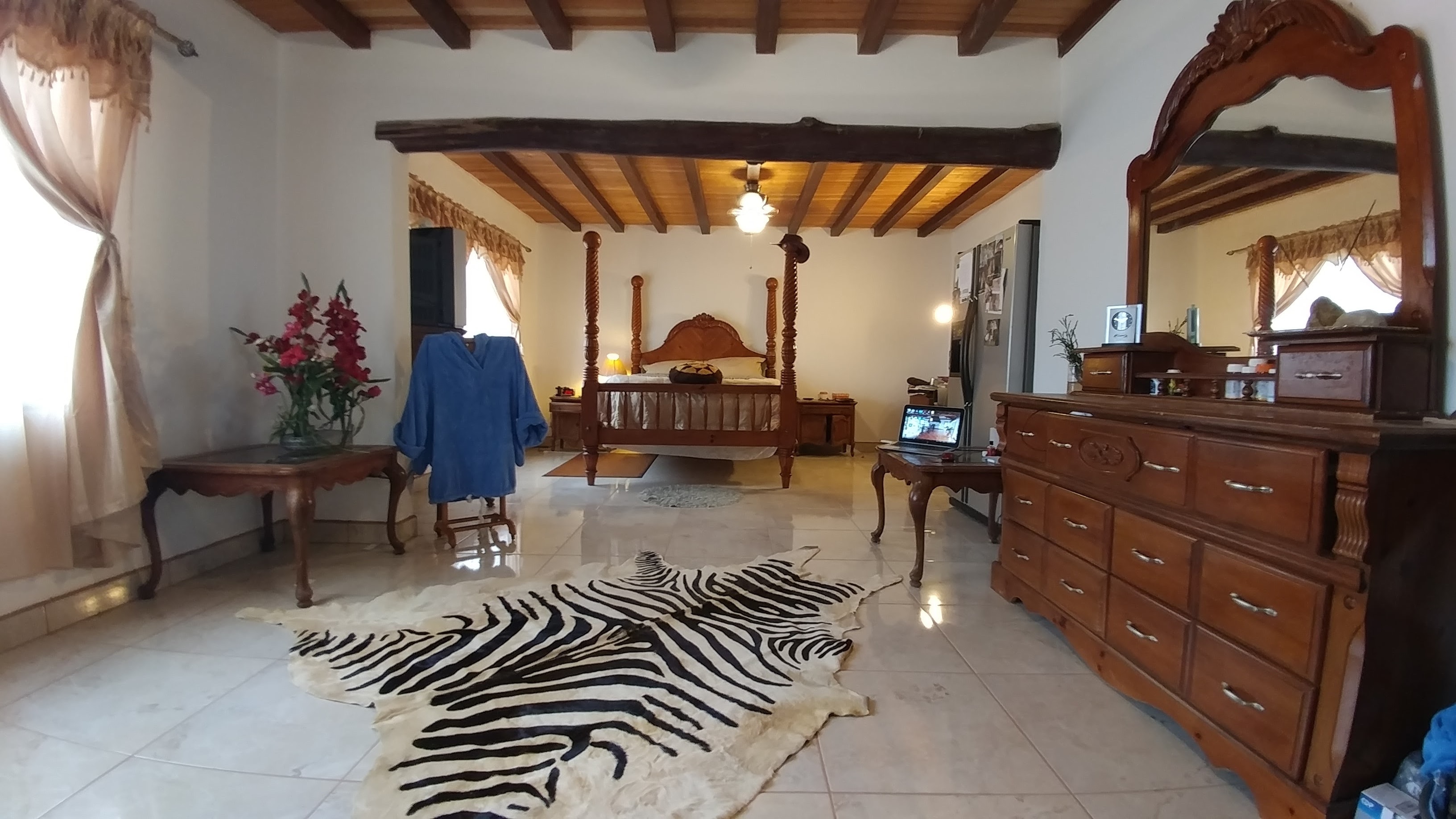 Guest bedroom suite